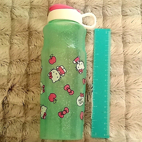 Hello Kitty 30 oz Water Bottle - Picture 2 of 6